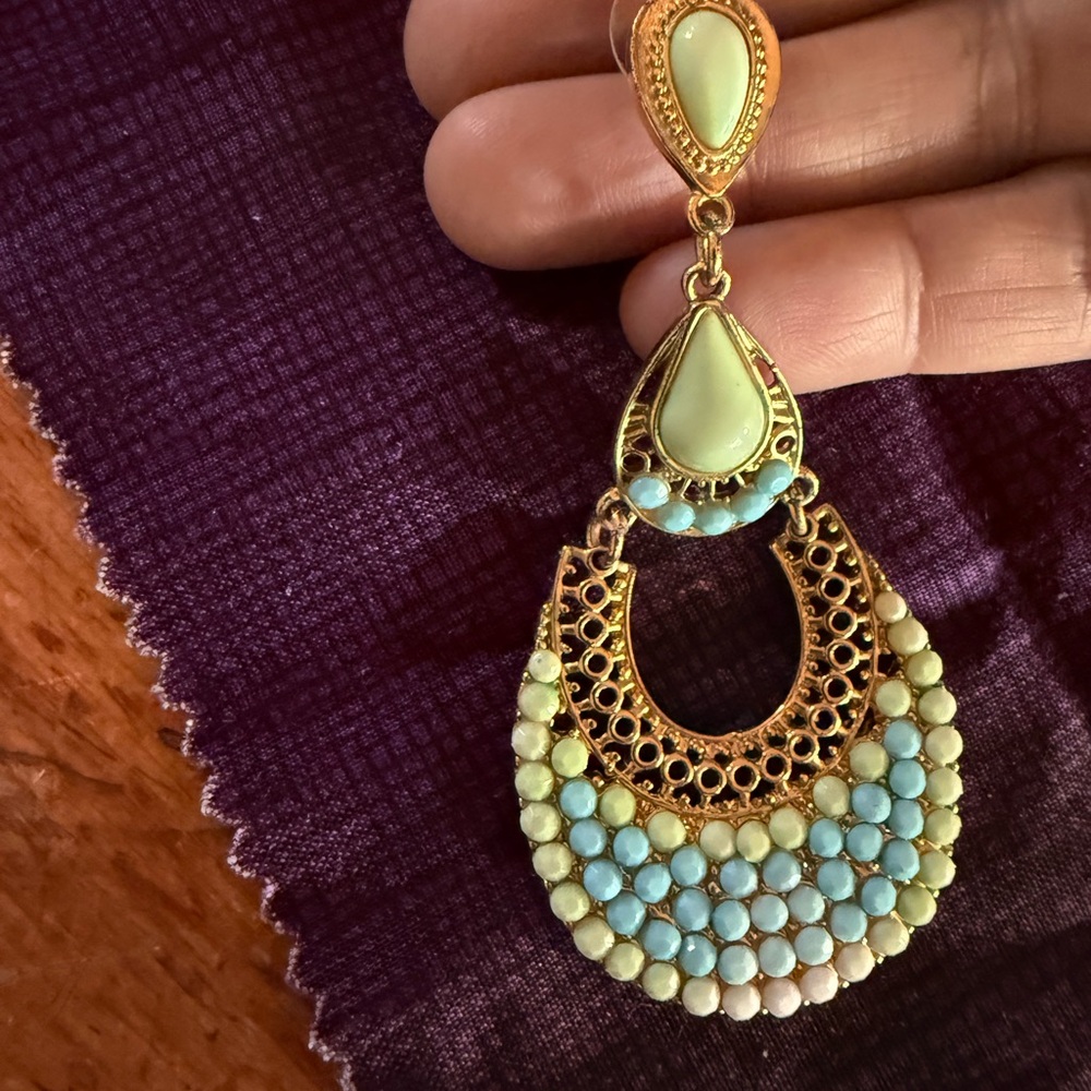 Earrings Boho Vibe Beaded Dangle Style - Turquoise and Gold Tone Accents - EUC - Picture 2 of 5